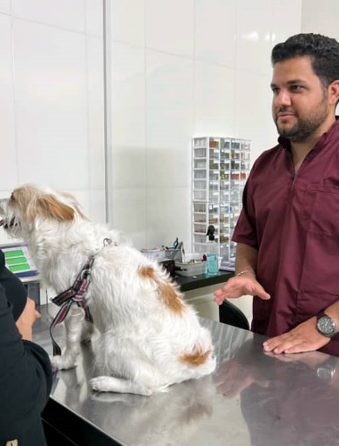 انواع خدمات درمانی در درمانگاه دکتر خواهشی